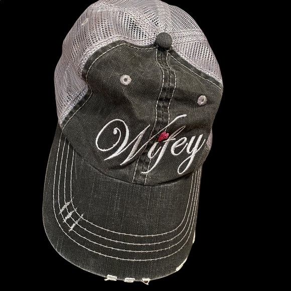 Women’s Adjustable WIFEY Hat  O/S - Picture 1 of 4